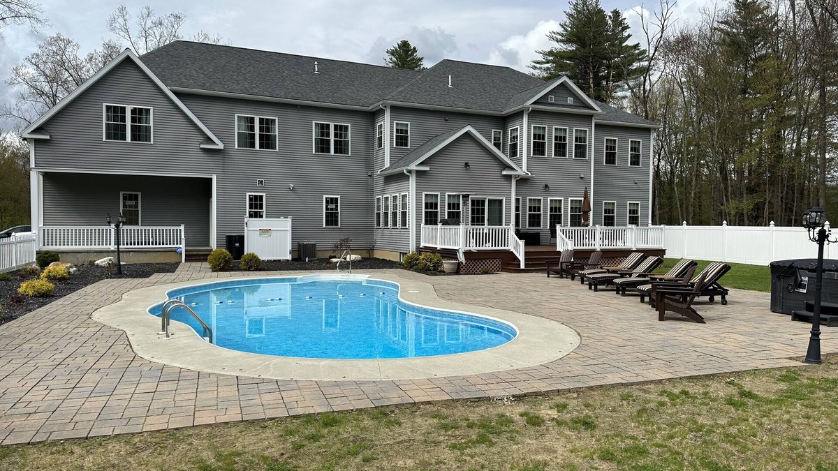 Saratoga Springs House | 9 Bedroom🏡Heated Pool🏊HotTub🛁Firepit🔥BBQ🍗Creek🐠By Ski⛷️Track🏇Town🌇SPAC🎶Lake🏖️Golf⛳️