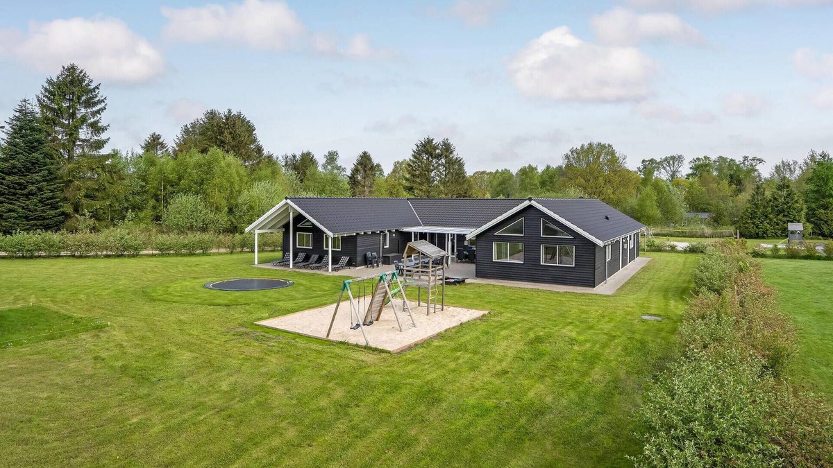 Fjellerup House | 9 bedroom stunning home in Glesborg