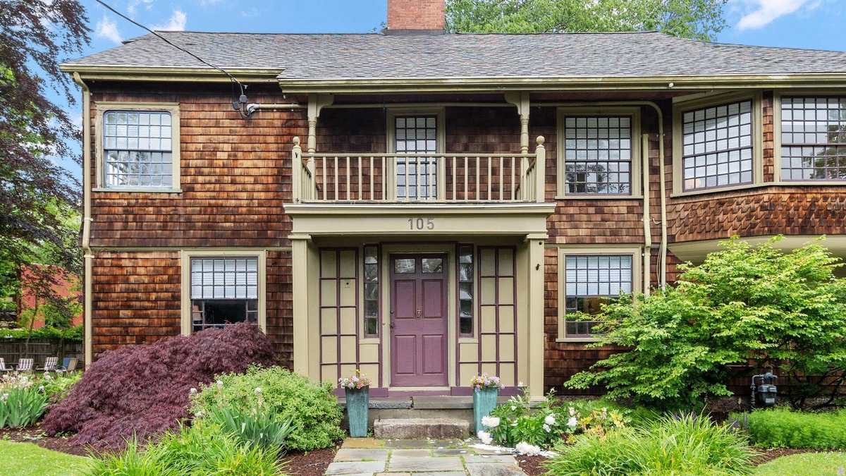 Falmouth House | 9-bedroom vacation home near Cape Cod Beaches