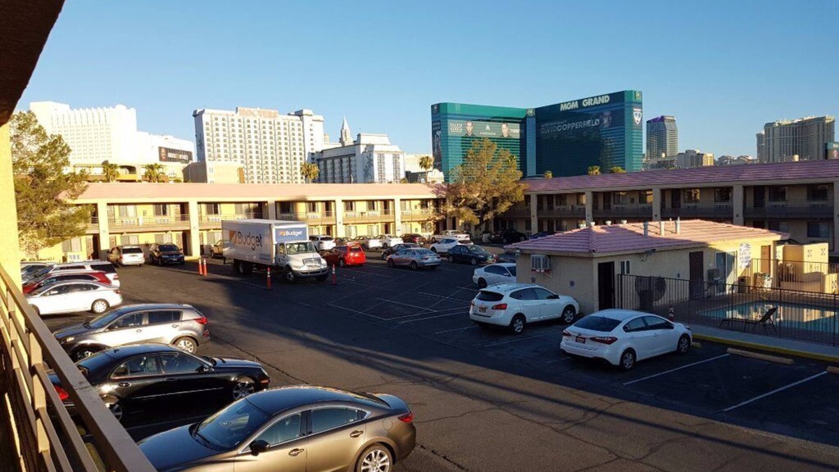 Las Vegas Cabin | $9 for tonight CES at Travelodge, FREE breakfast and FREE wifi-3 nts minimum