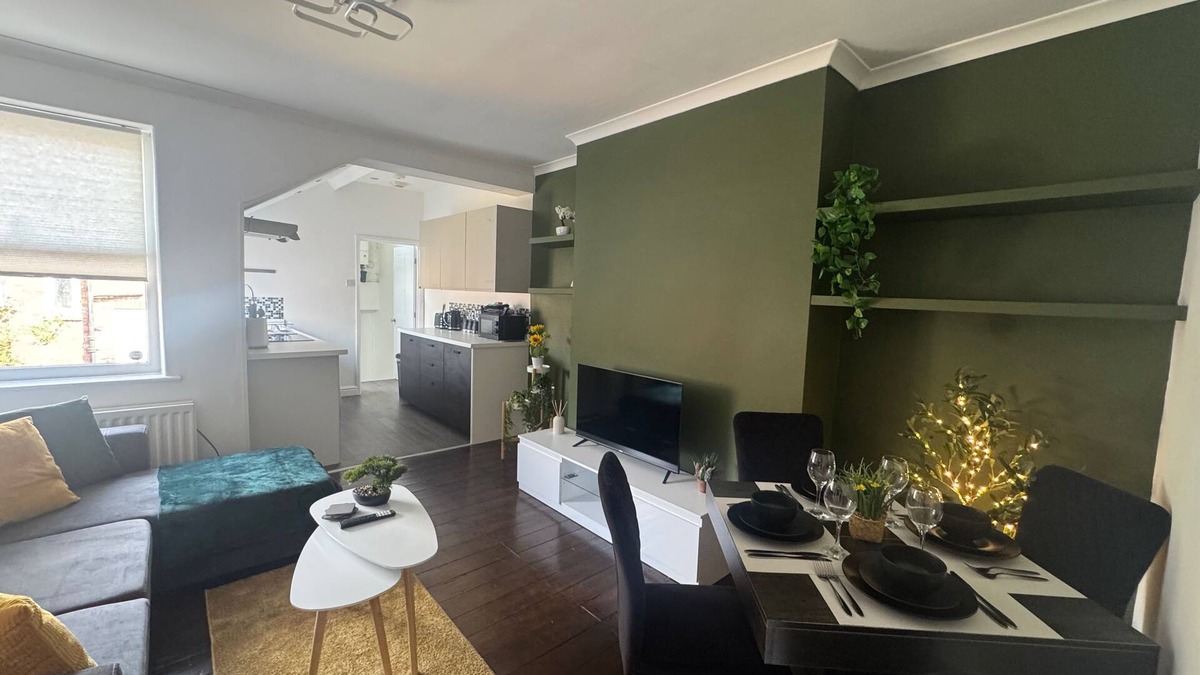 Newcastle-upon-Tyne Apartment | 9 Guests - Free Parking - Cozy 3 Bedrooms