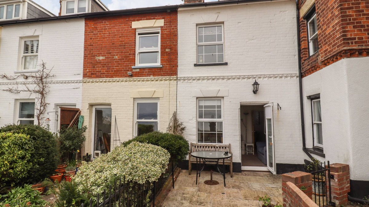 Lympstone Cottage | 9 HAREFIELD COTTAGES, pet friendly, with a garden in Lympstone