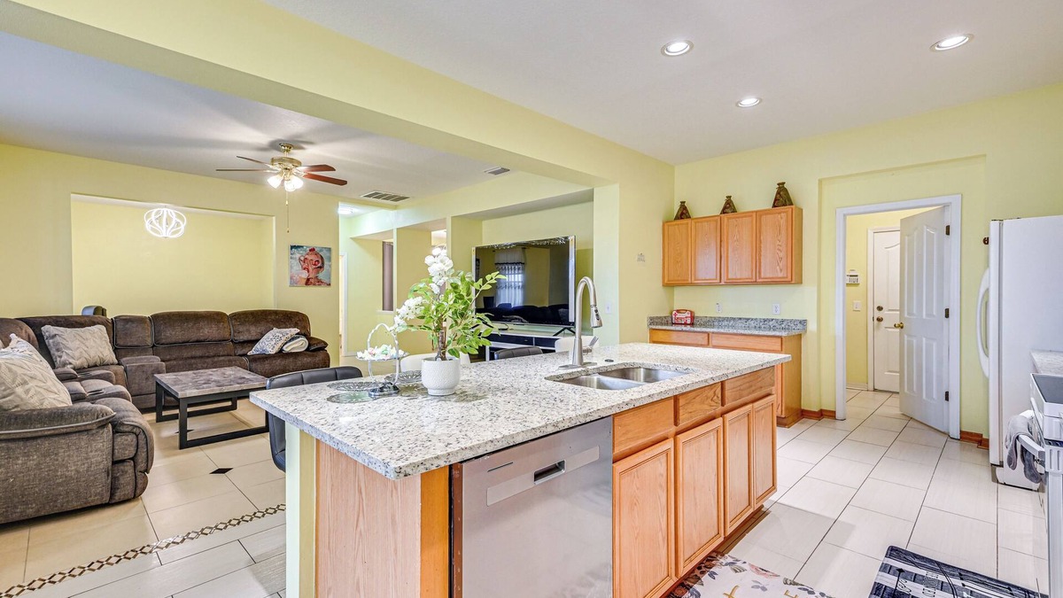 Riverview House | 9 Mi to Apollo Beach: Riverview Getaway!