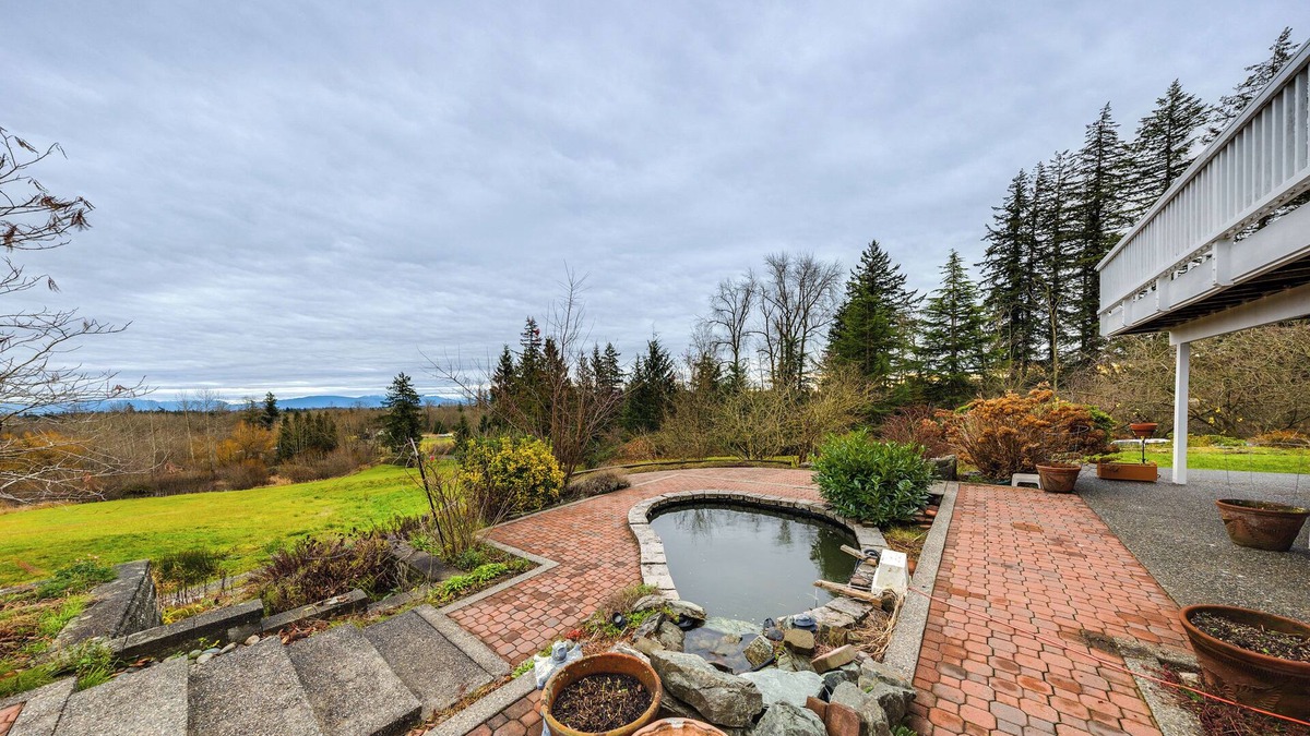 Custer House | 9 Mi to Birch Bay: Duplex w/Mt Baker Views!