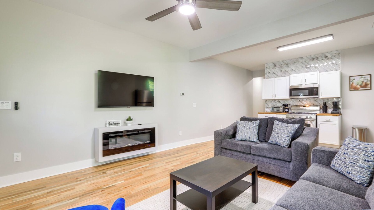 College Park Apartment | 9 Mi to Dtwn ATL: Pet-Friendly Apt w/Yard