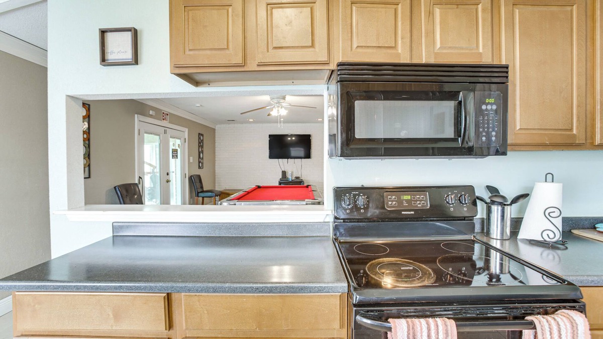 Read Boulevard East House | 9 Mi to Dtwn: New Orleans East Home