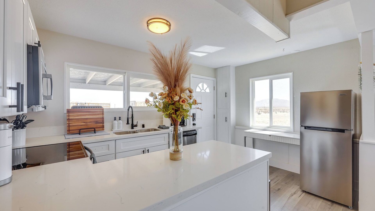 Wonder Valley House | 9 Mi to Joshua Tree NP: Secluded Desert Home!