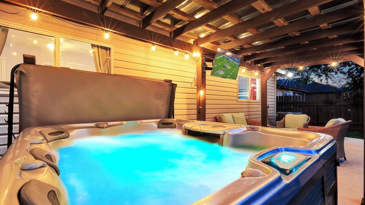 West San Antonio House | 9 min Lackland AFB BMT HotTub Game Room Bocce Ball