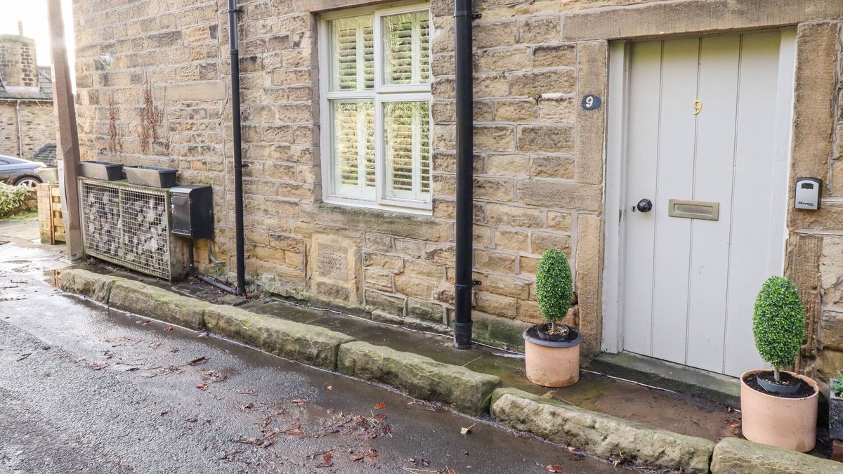 East Morton Cottage | 9 PEASACRE, pet friendly, with open fire in Bingley