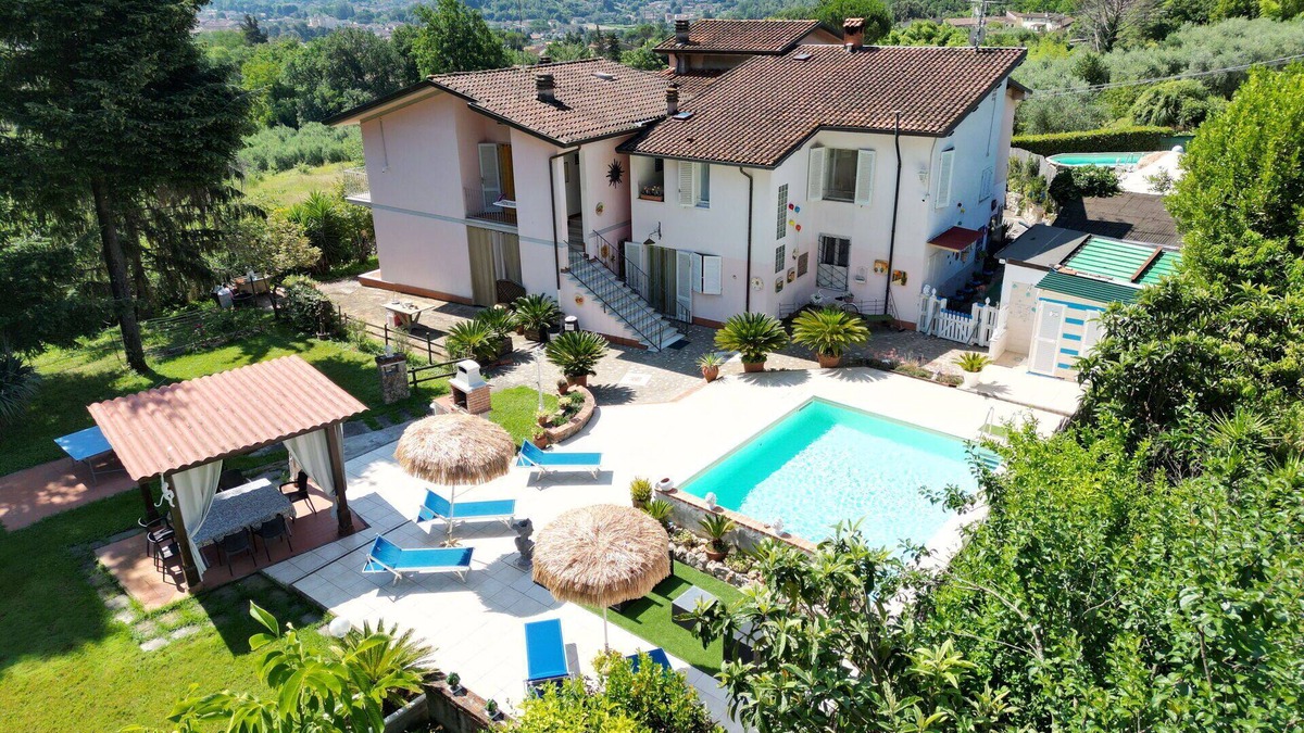 Camaiore House | 9 People - Private pool - private Garden