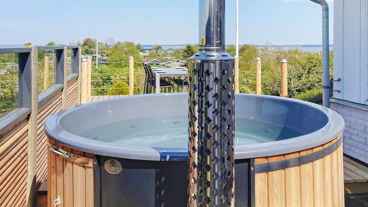 Floutrup House | 9 person holiday home in Roslev