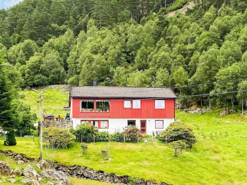 Vinnes House | 9 person holiday home in Reksteren