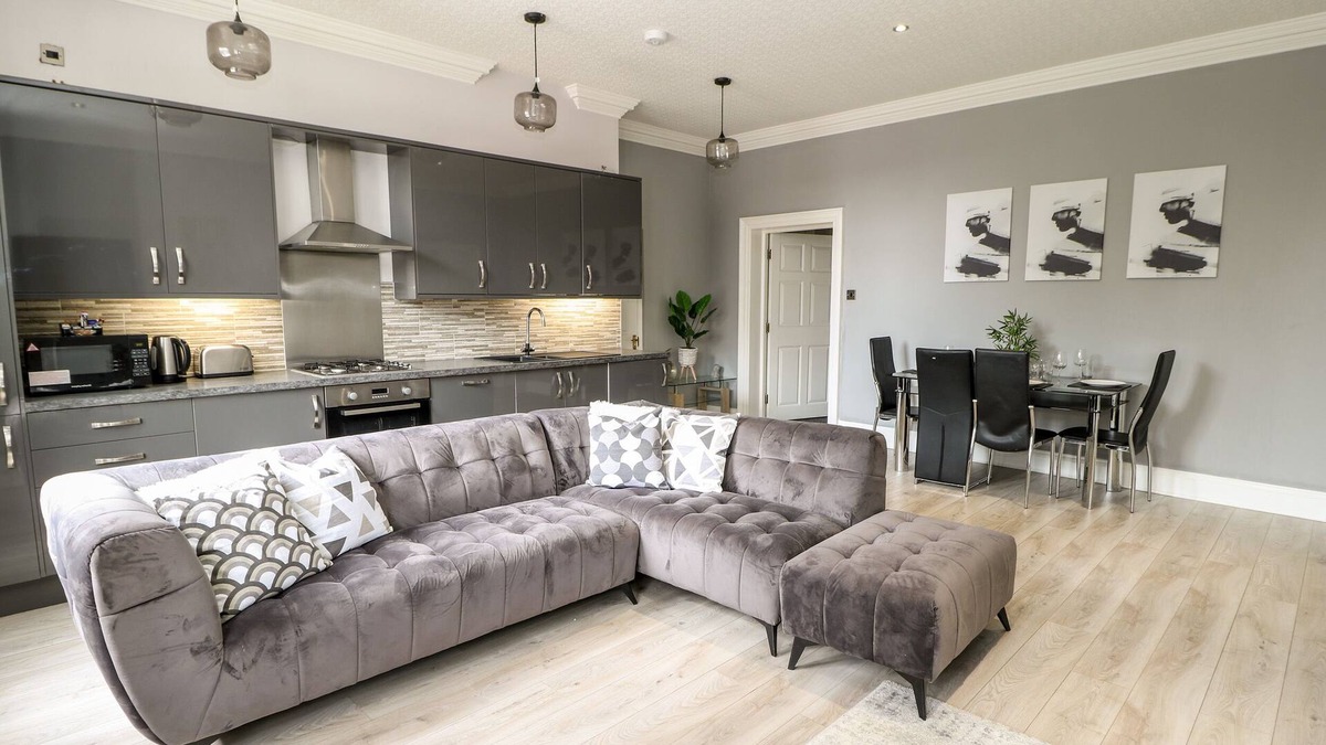 Wakefield Apartment | 9, ST JOHN'S NORTH APARTMENTS, romantic, with a garden in Wakefield