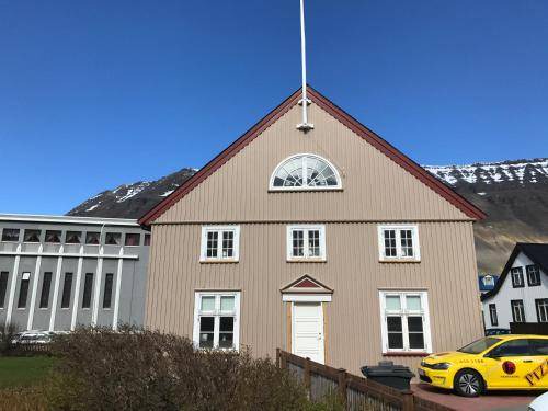 Isafjordur Apartment | 90 m² Apartment ∙ 2 bedrooms ∙ 6 guests