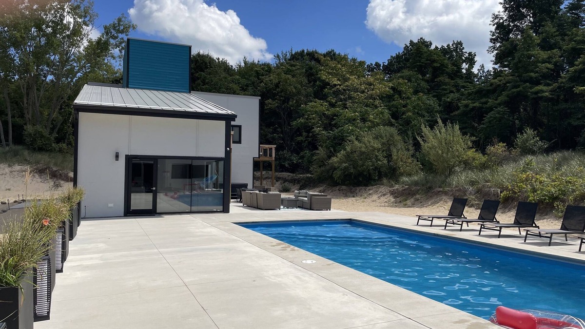 Stevensville House | 90 min from Chicago, Pool, Hot Tub, Pet Friendly come enjoy After Dune Delight