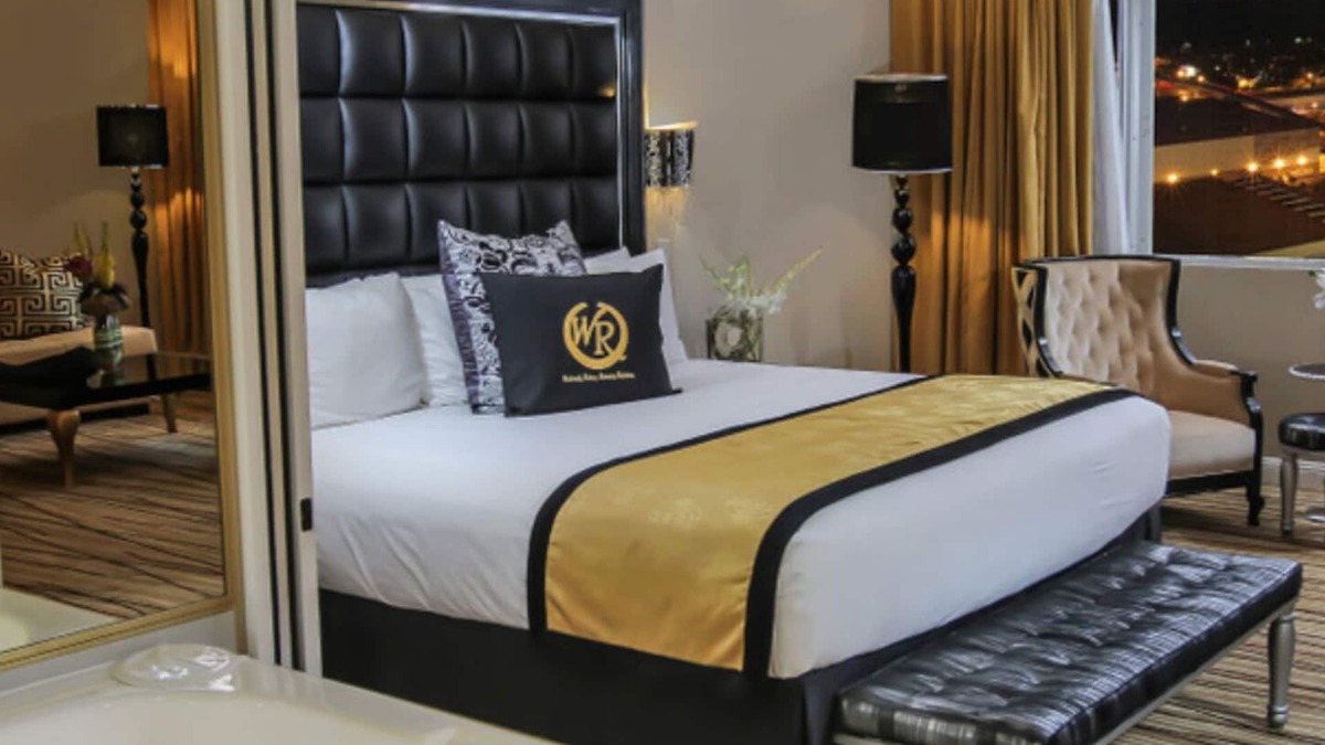 Las Vegas Villa | 900 sq ft Villa with Jacuzzi Tub at Westgate Las Vegas Resort and Casino F1 Week