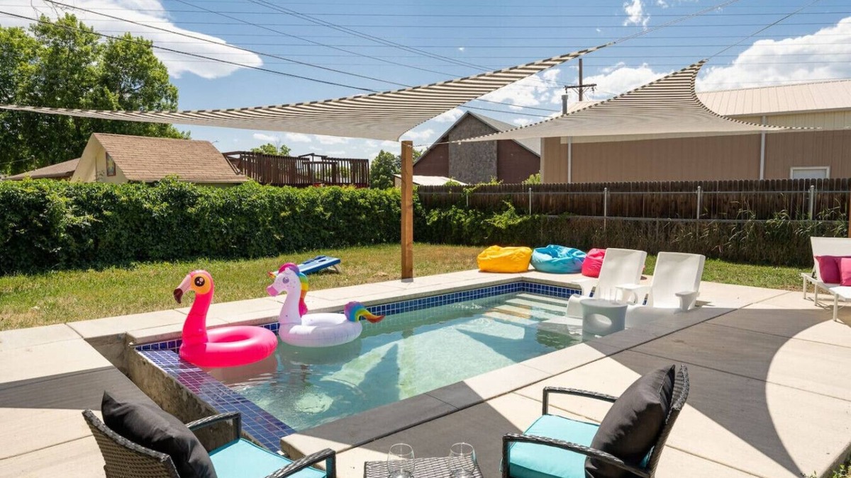 Dupont House | 90s Dream Escape | Hot Tub & Gorgeous New Pool!