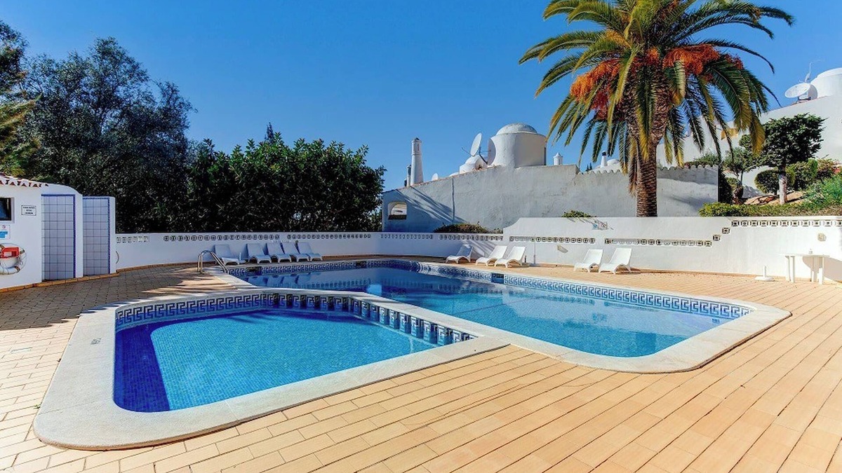 Areias Dos Moinhos Ski Chalet | 91 adm Fabulous Townhouse with communal Pool