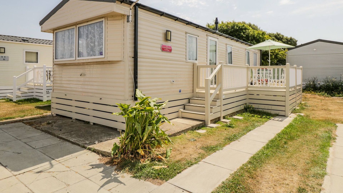 Netley House | 92 SOLENT BREEZES, pet friendly, character holiday cottage in Warsash