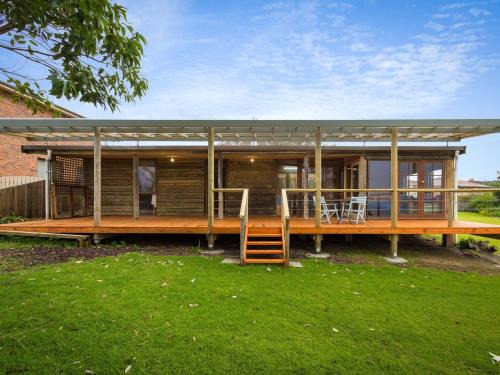 Dalmeny House | 98 Ocean Parade Rustic Log Cabin
