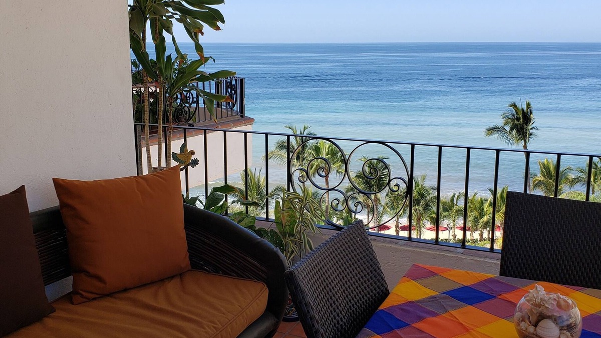 Emiliano Zapata Condo | 99 SALE PRICE BESTLOCATION on thebeachVeryPopularVISTAdelSOL802 ZONAROMNTICA