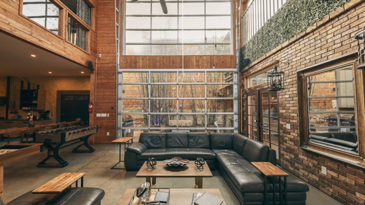 Grant Hill Apartment | 9BR Bamboo Loft * Near Downtown 21 bed 26 capacity