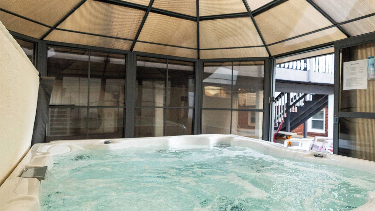 Atlantic City House | 9BR Luxury Ocean-Block, Sleeps 25, Jacuzzi Hot Tub for 6! EV Charger!