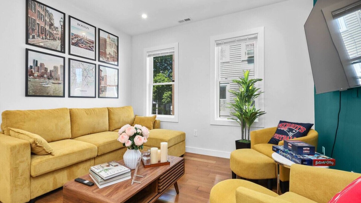 East Somerville House | 9BR6Bth Entire House Parking MIT/Harvard/TD Garden