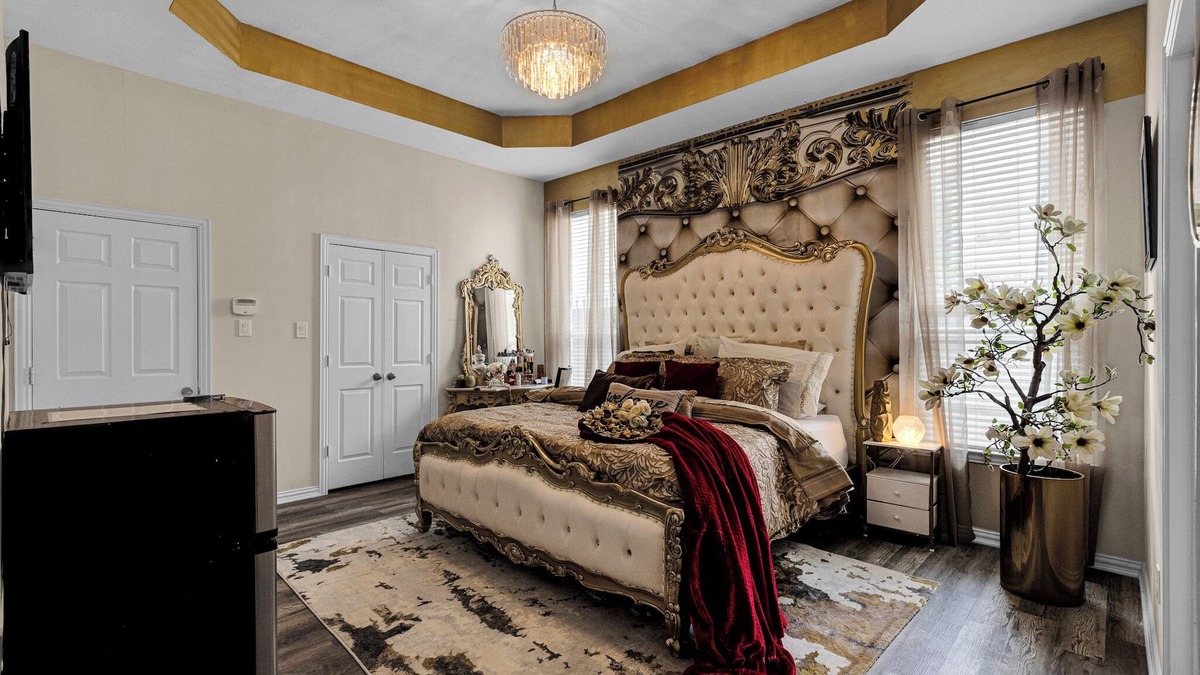 South Central Houston House | 9BRM/8Bath/Large Group/Jacuzzi/Hot Tub/GYM/in Downtown