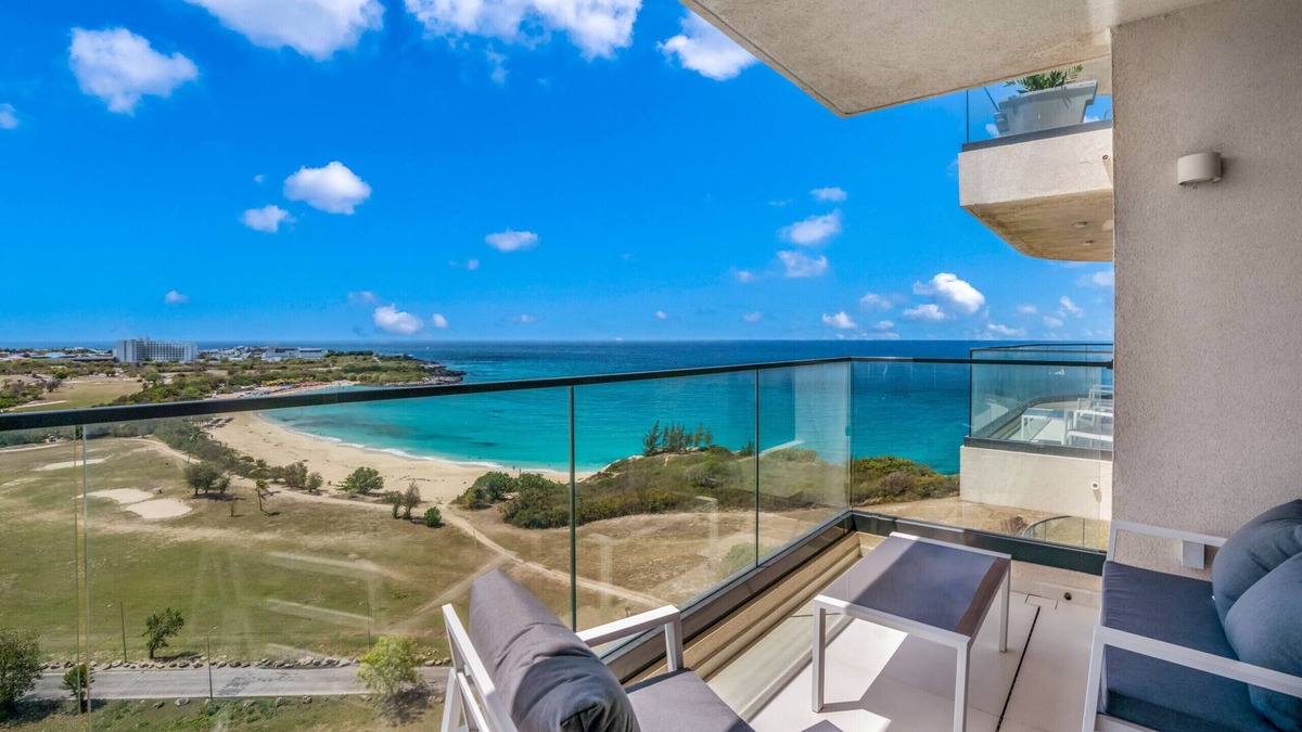 Maho Apartment | A-1102 Spacious and modern two bedroom with oceanview