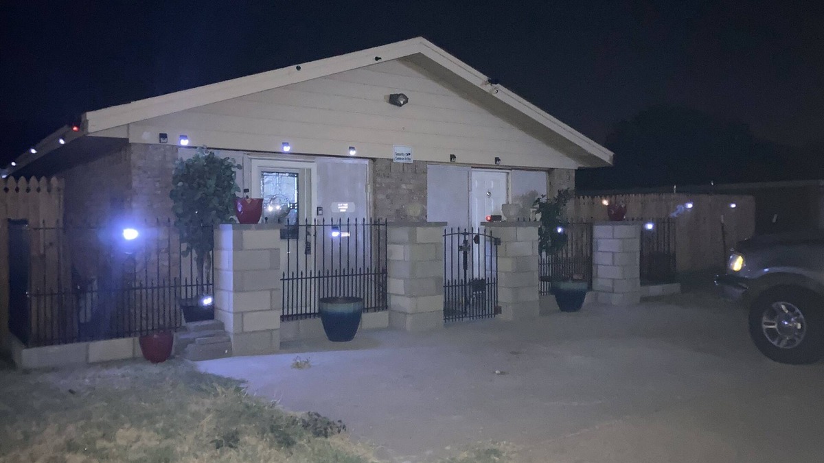 Wichita Falls Apartment | A 2 Bedroom 1 bath apartment with fireplace 101-A+Food Pantry