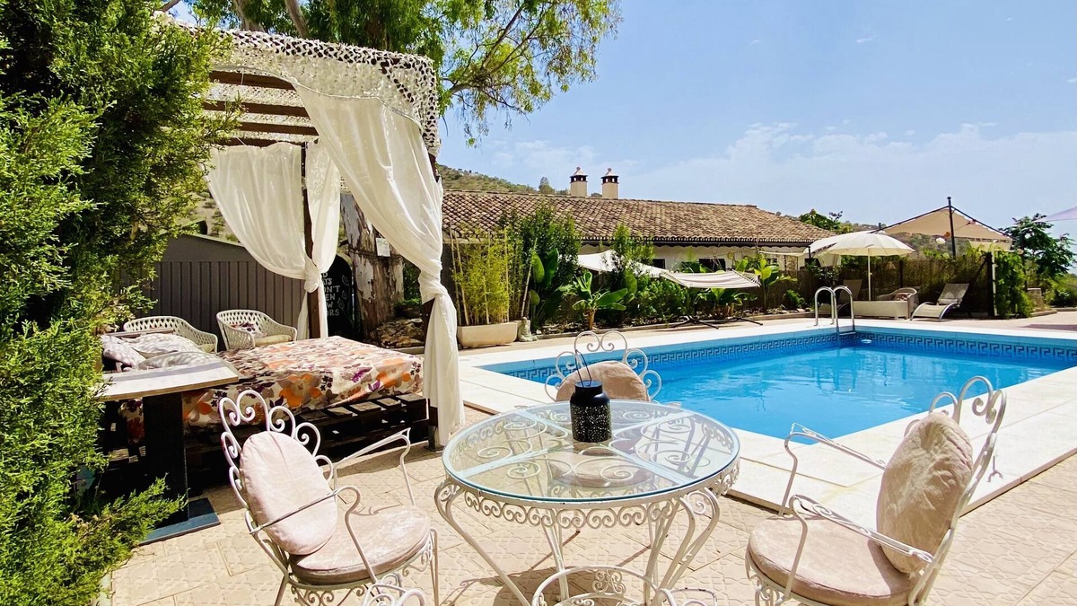 Almogia Cottage | A 20 Minutos de Málaga, con Piscina Privada, Vistas Espectaculares y Animales