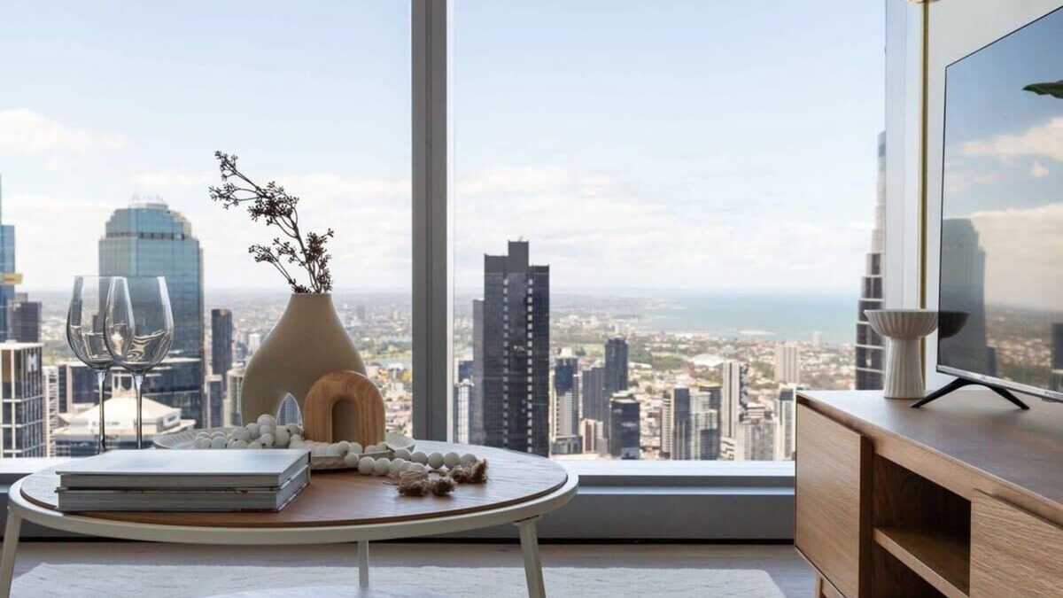 Melbourne Central Business District Apartment | A 2BR Apt with Stunning City Views, FREE Parking