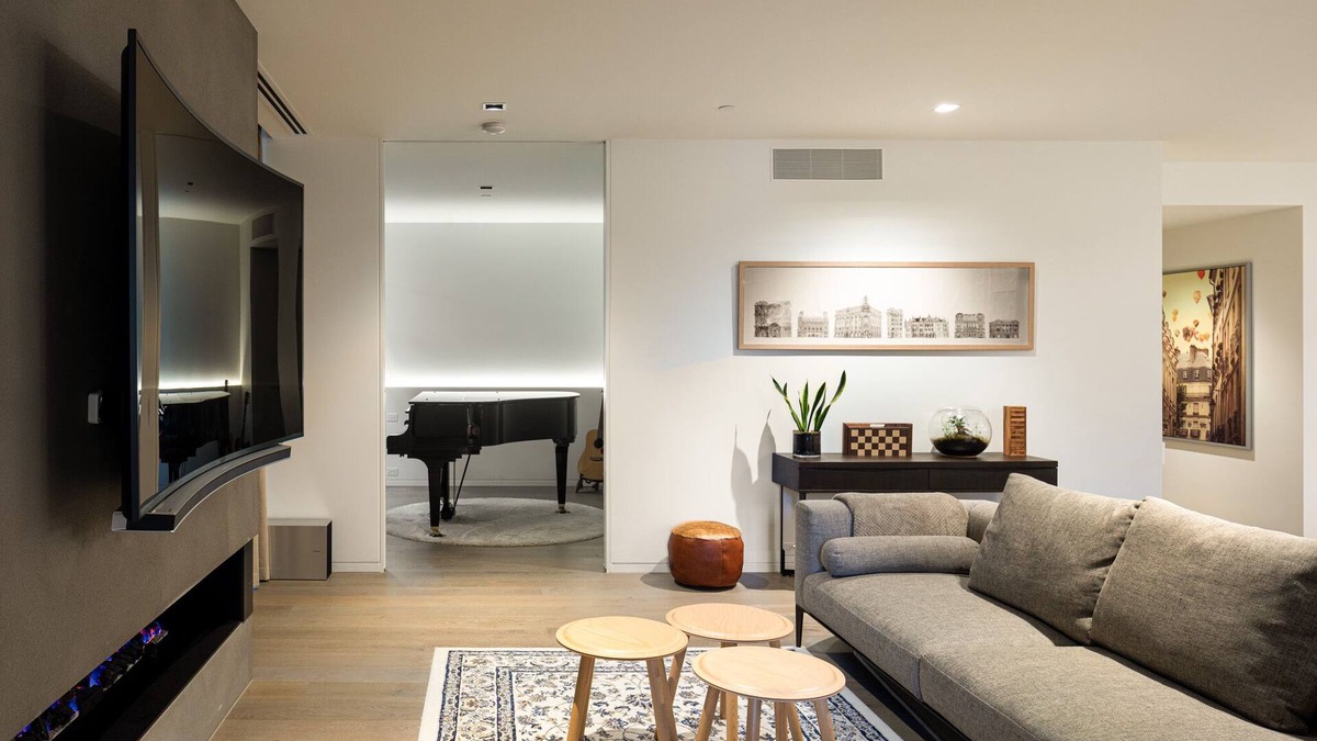 South Yarra Apartment | A 3 bedroom, 3.5 bathroom entire apartment perched on the city's doorstep