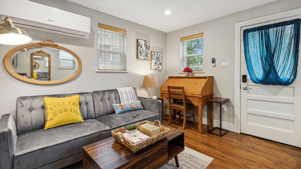 Fort Worth Cultural District Cottage | A 3 minute walk to Dickies Arena & Will Rogers Coliseum