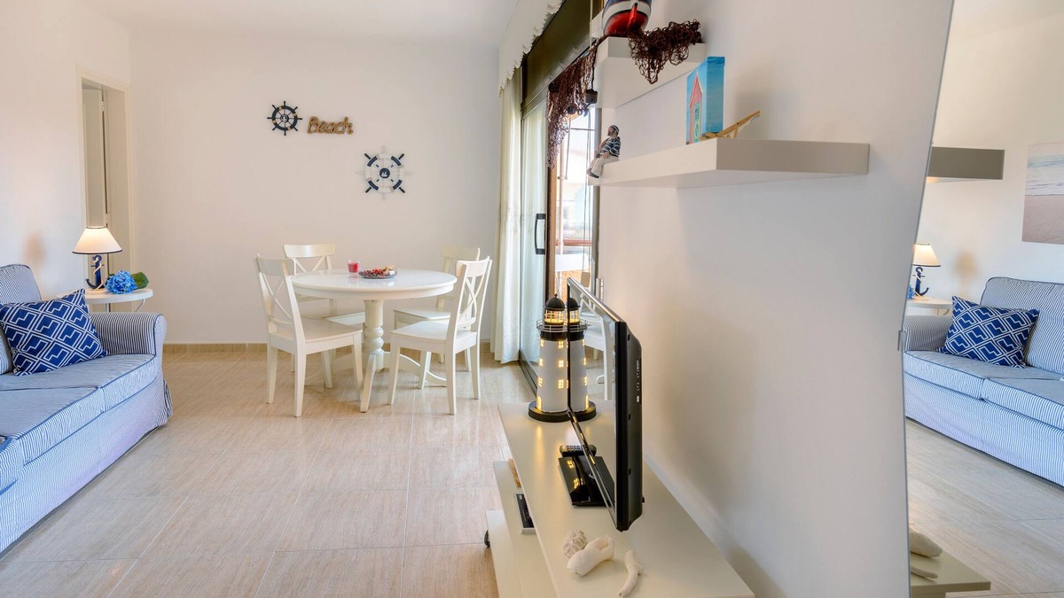 Els Griells Apartment | A 3 minutes from the beach. Near the center. Ideal for families and friends.