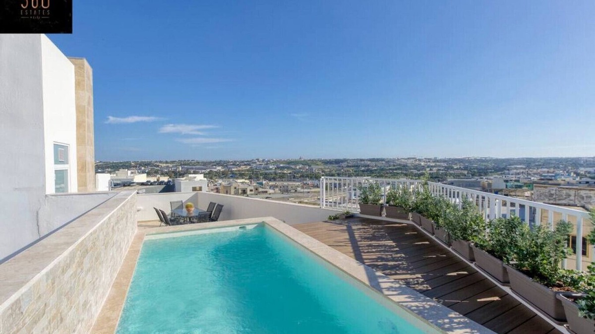 Hamrun Apartment | A 3BR Sky Villa Penthouse with private Pool & BBQ