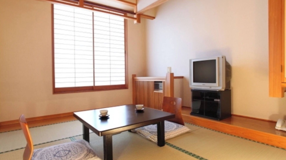 Matsumoto Hotel | A 6tatami Japanesestyle room with a view of the /Matsumoto Nagano