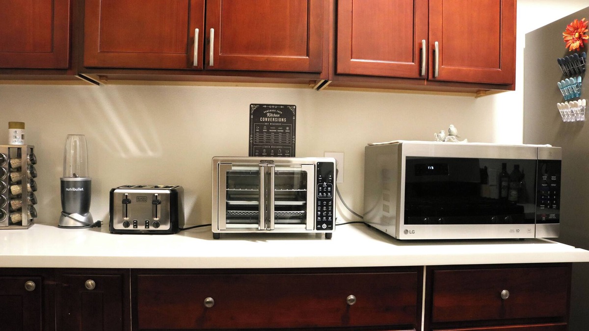 Bassett House | A beautiful 4-bedroom shared home with FastWiFi/Cafe