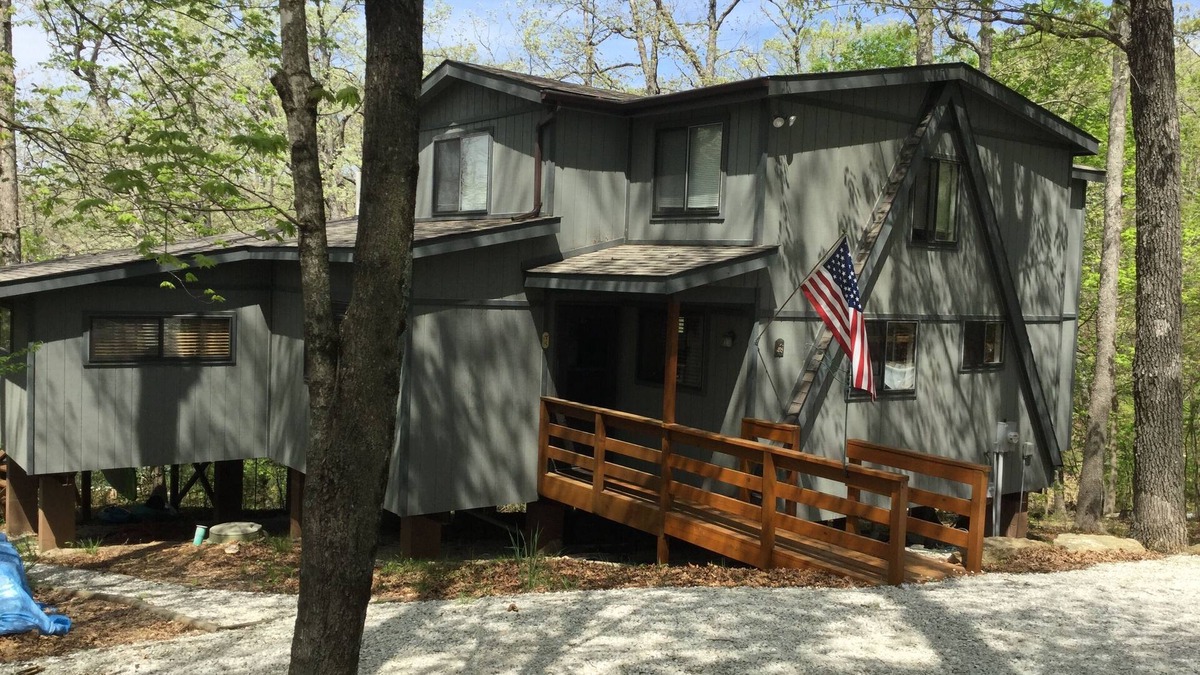 Innsbrook Ski Chalet | A beautiful custom chalet for large gatherings ready for your lake fun