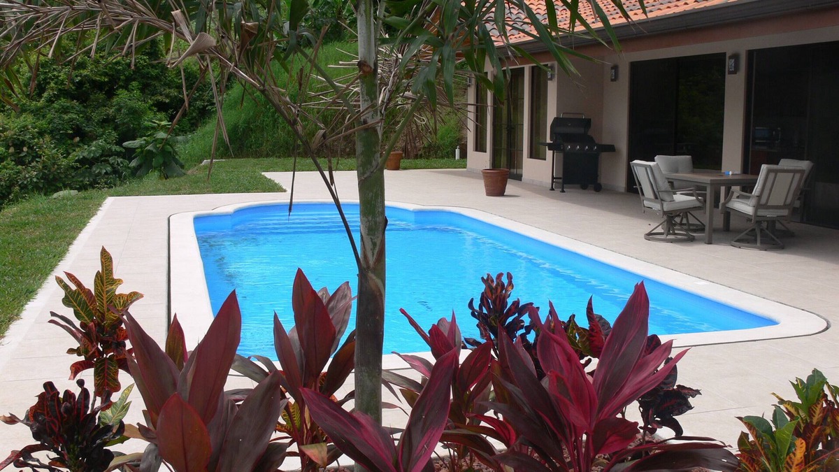 Pan de Azucar House | A beautiful house in secure community, great views, pool, close to town.n