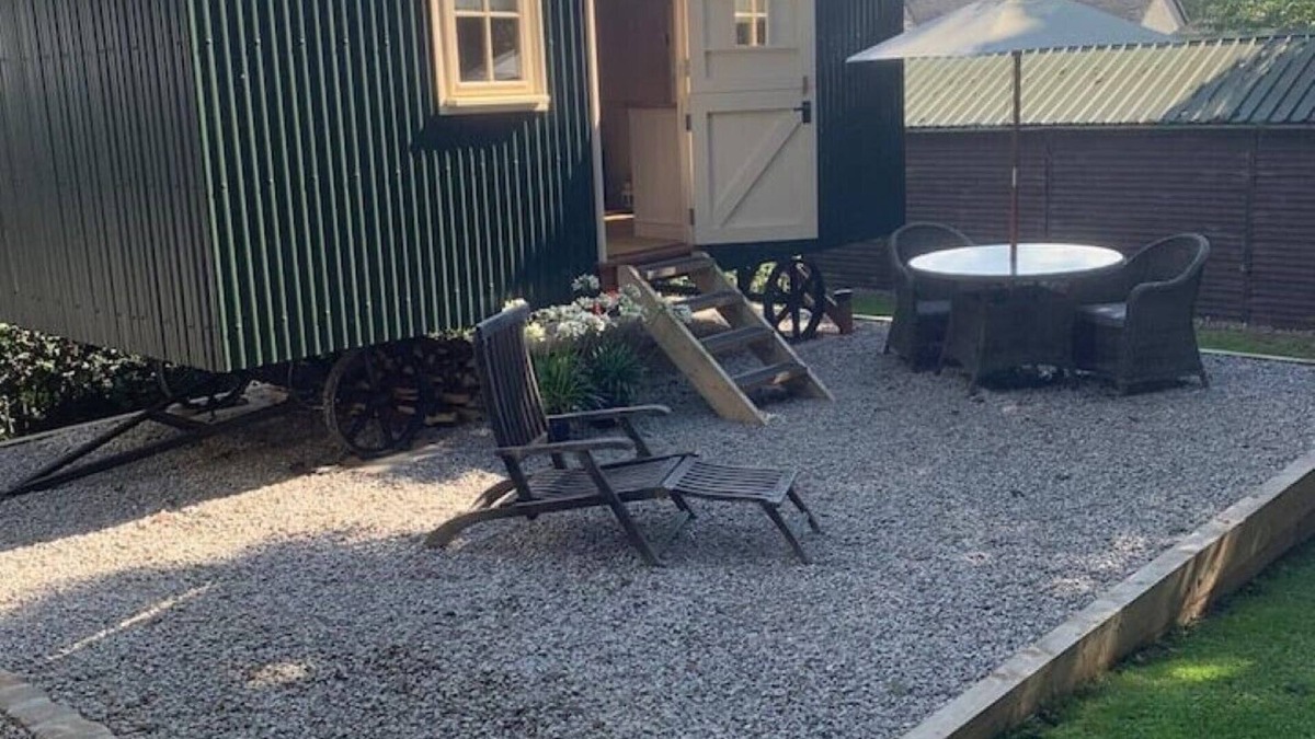Hope Cottage | A Beautiful Shepherd's hut in a Stunning Location Near Castleton, Peak District