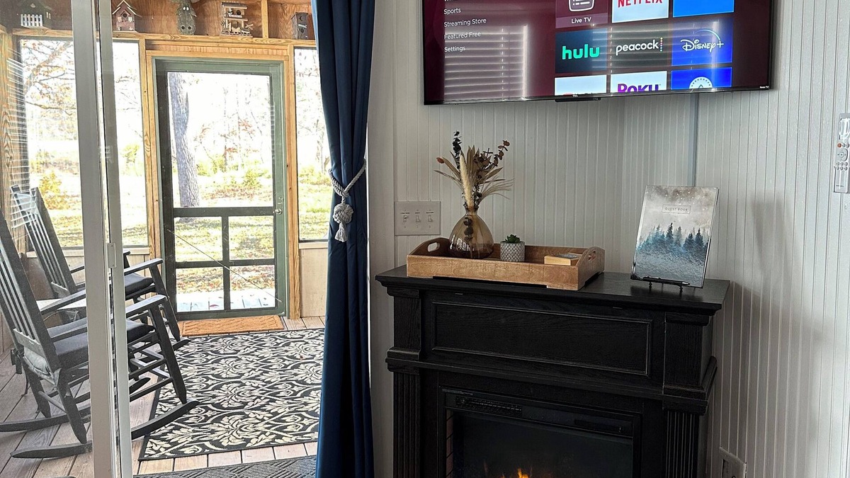 Franklin House | A beautiful tiny home located on the edge of a creek in the valley of Franklin!