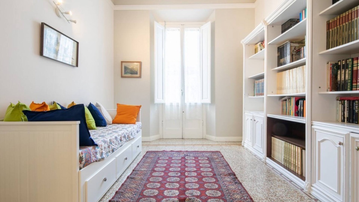 Santa Maria Novella Apartment | A big house a stone's throw from the Central Station by Mmega