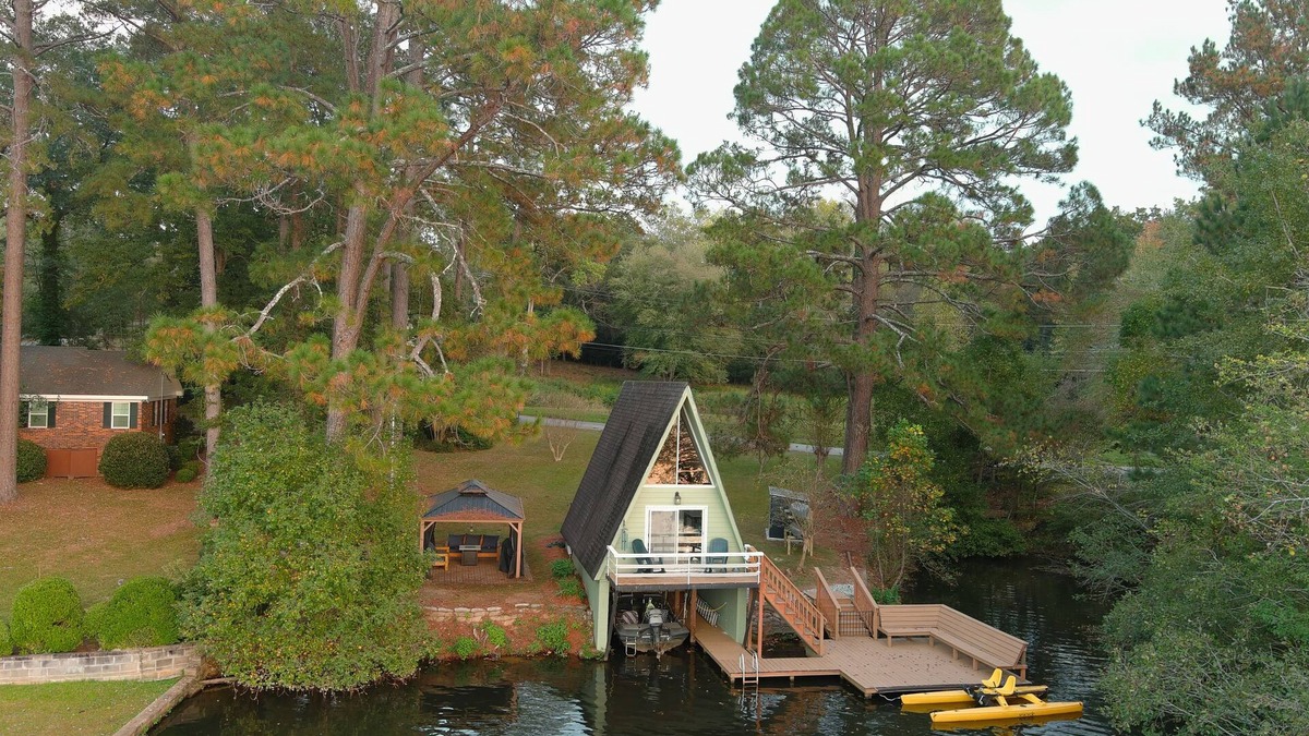 Americus Cabin | A-Bode: Your Lakeside Hideaway
