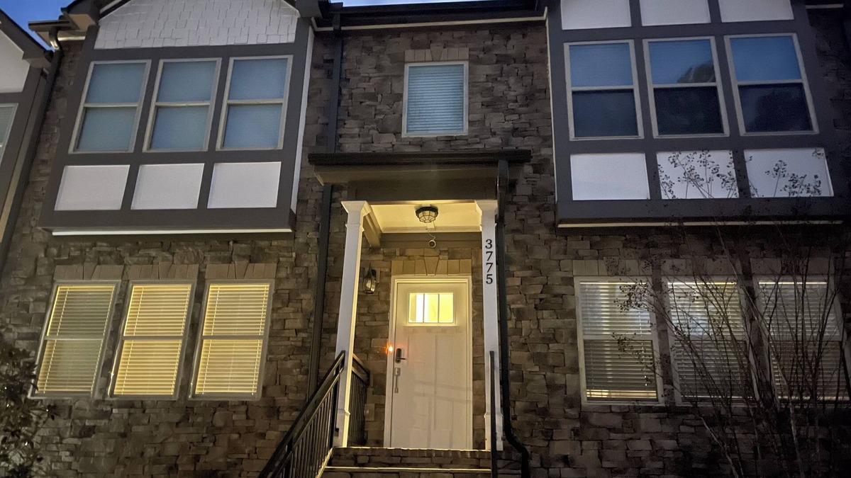 Powder Springs House | A brand new townhome for cozy getaway and family friendly environment