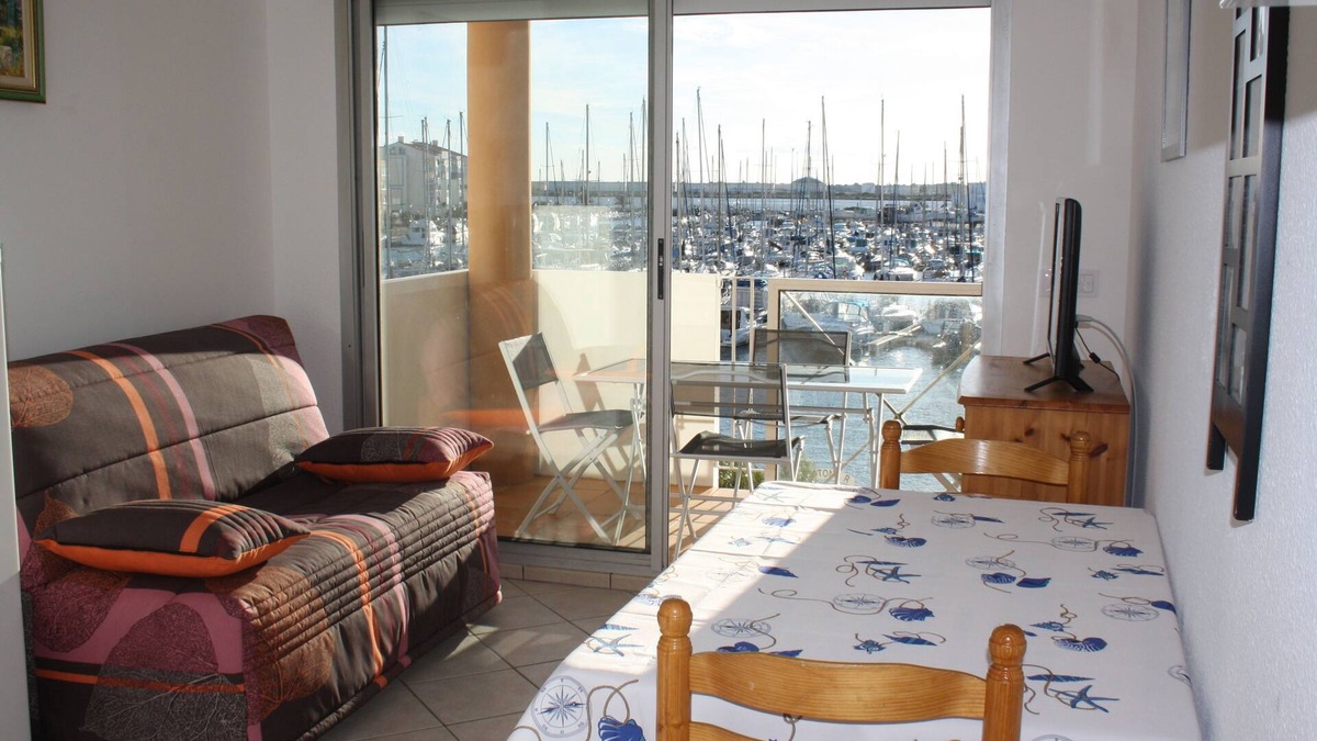 Frontignan Apartment | A breathtaking view above the marina