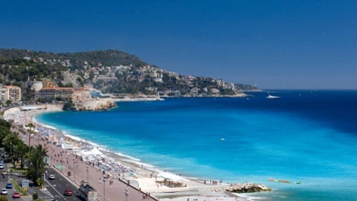 Carre d'Or Apartment | A Breathtaking View on the Sea, with Roof Top Pool