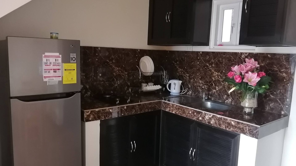 Batangas City House | A Bright, Stylish Clean Apt near Diversion Rd
