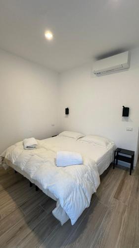 Avenza House | A ca del Lupo
